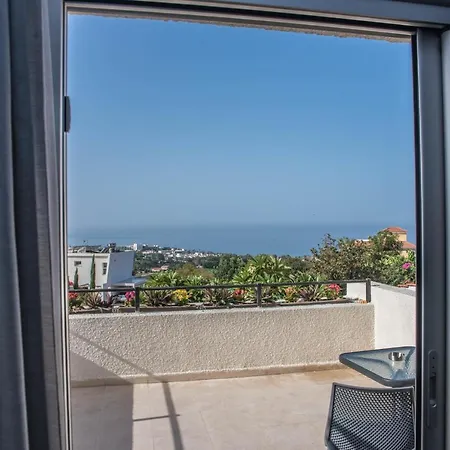 Lovely One Bedroom With View Διαμέρισμα *