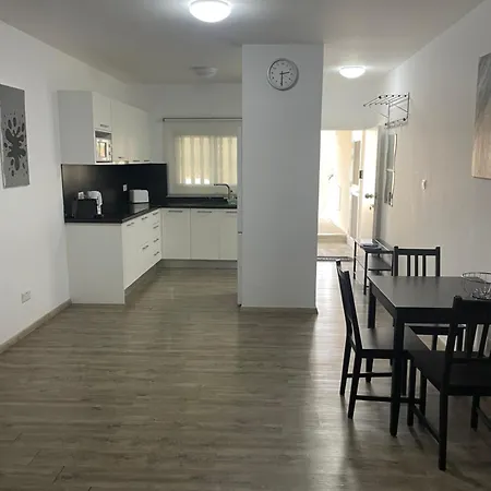 Lovely One Bedroom With View *