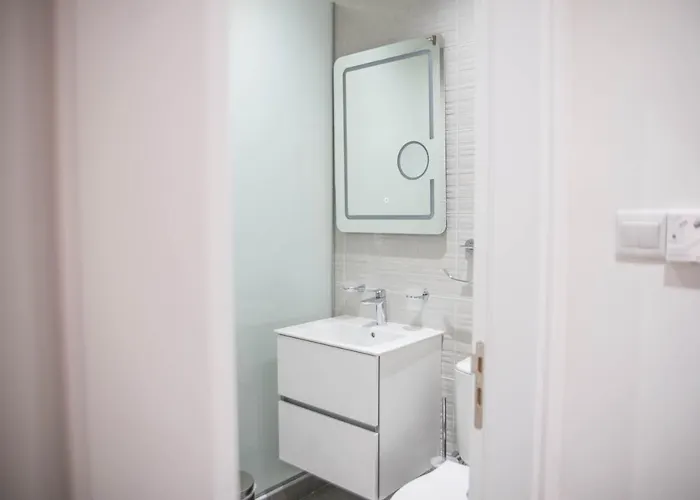 Lovely One Bedroom With View Apartment *