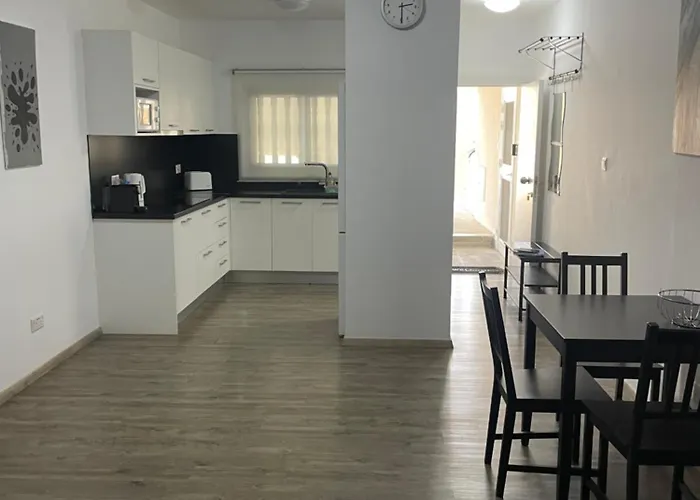 Lovely One Bedroom With View *